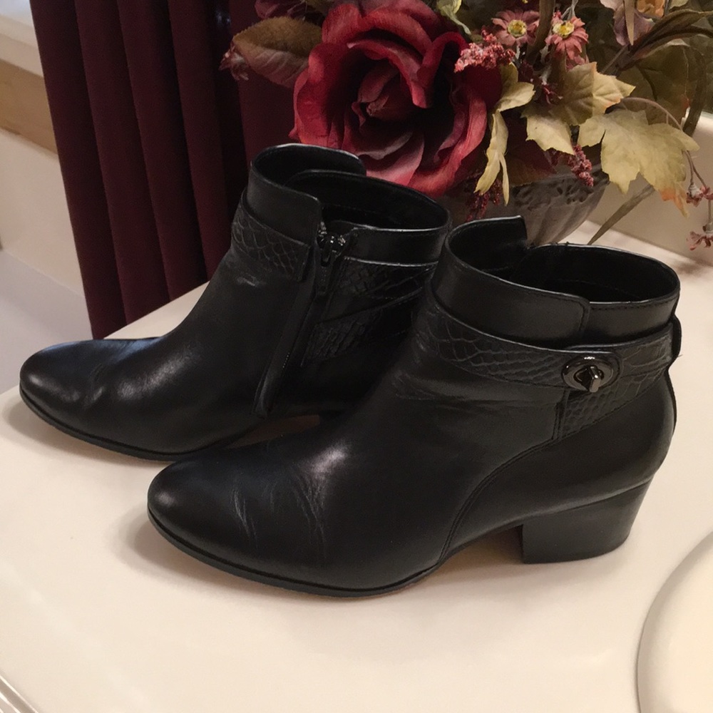 EUC Coach Black Leather Ankle Booties, SZ 8B